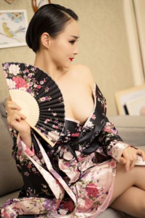 变成黑皮辣妹后和朋友做了